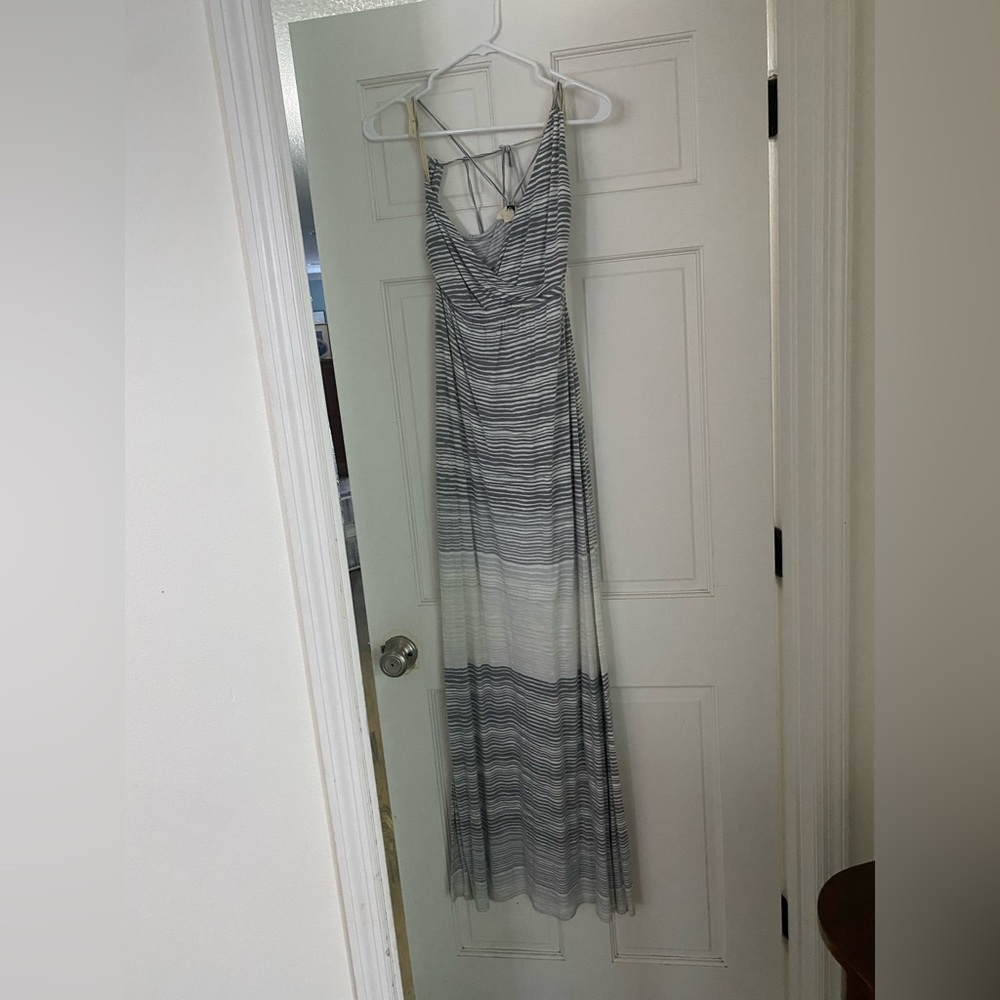 Quicksilver maxi dress grey and white size small